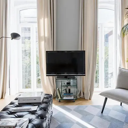 Apartamento Elegante Com Varanda * Lisboa